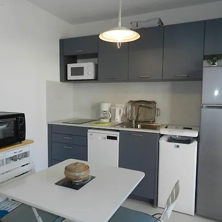 Avec Terrasse, Parking Privatif Et Proche - - Fr-1-251-772 Apartment *